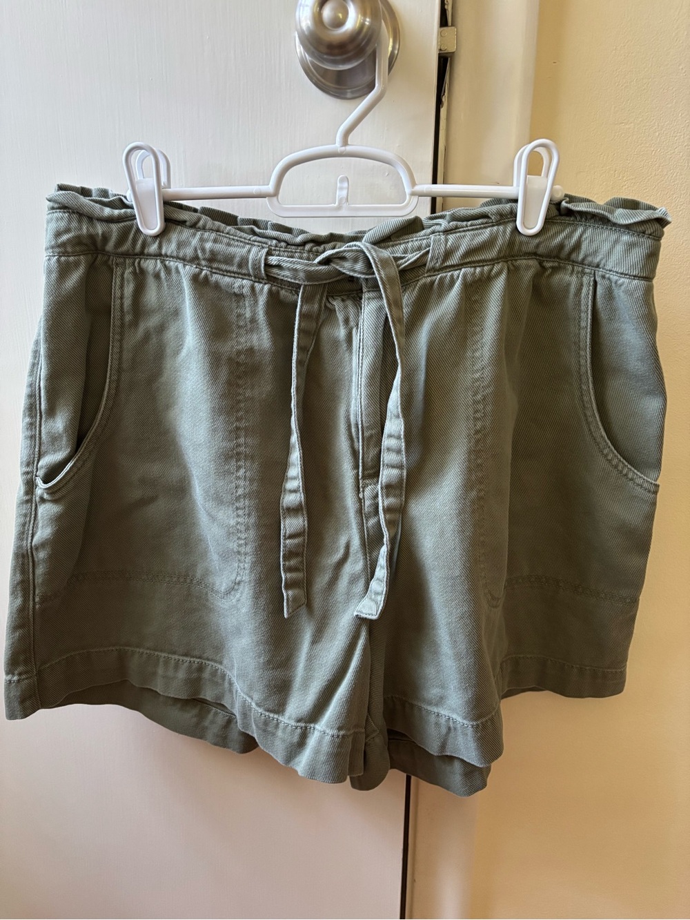 Old Navy Olive Drawstring High-Waist Women's Shorts